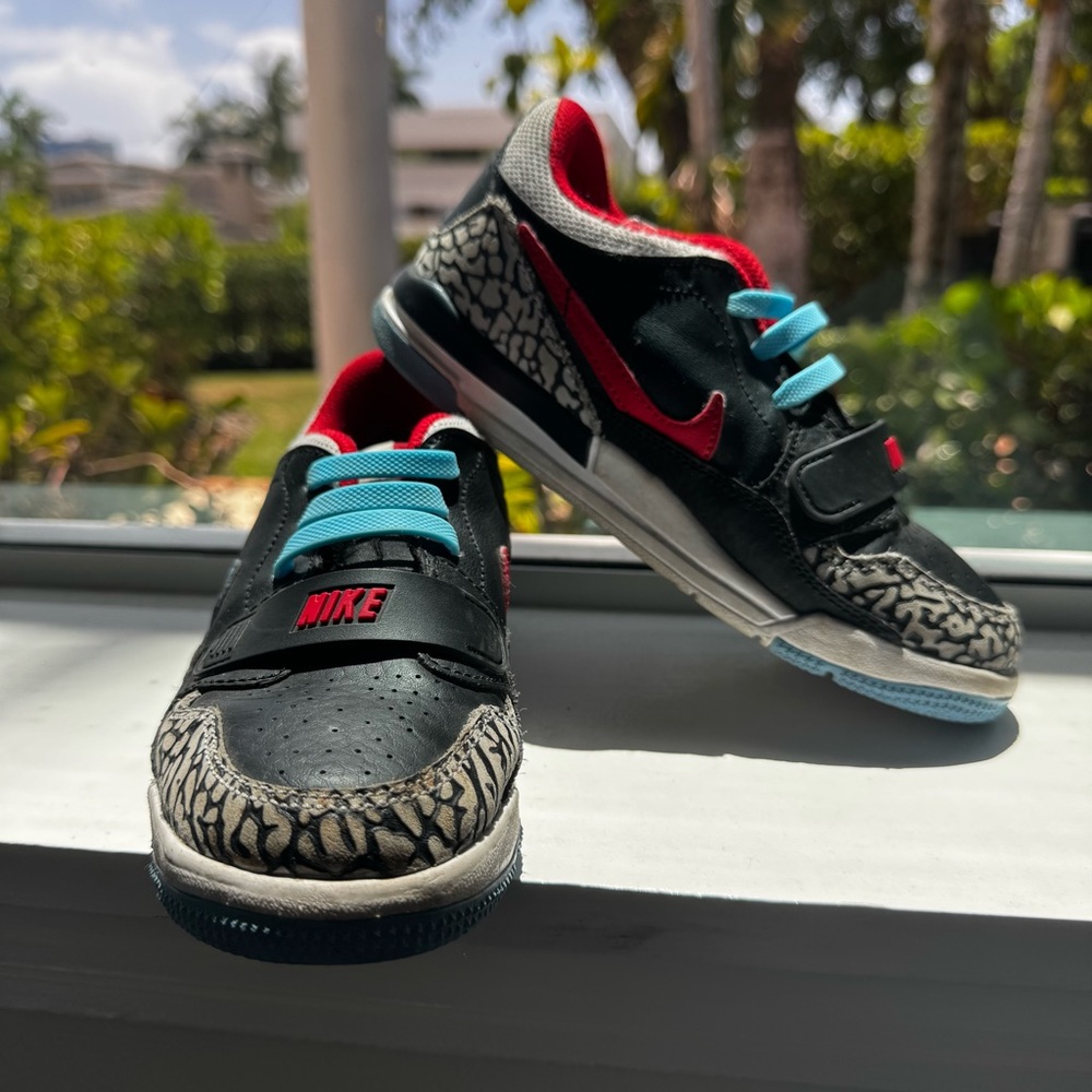 Nike Air Jordan 312 Low Black/Wolf Grey/Blue "Chicago Flag" Kids Sneaker Size 1Y